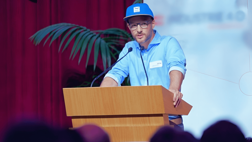 Emanuel Aichhorn im Wiener Rathaus am Rednerpult